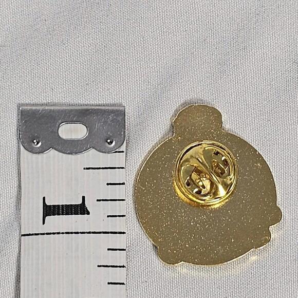 Authentic Vintage Enamel Elvis Collectors Pin. 1989 The King - Picture 2 of 2